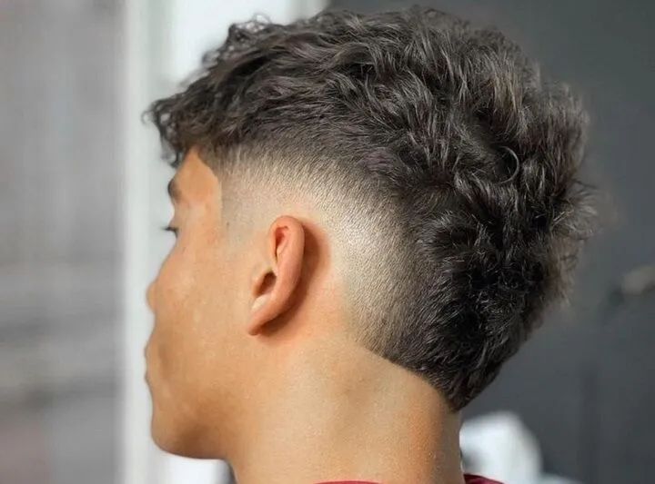 Tunsori pentru barbati: Tendintele anului 2025 si cum alegi stilul potrivit 3 Mullet scurt modern la Ellisium Mann